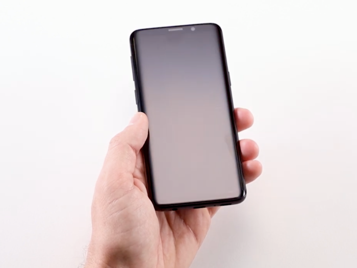 A screen protector to keep the Galaxy S10