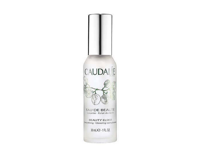 A natural toning, priming mist that sets makeup and tightens the appearance of pores