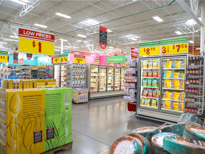 In 2017, The Daily Meal ranked H-E-B the seventh best grocery store in the US out of 25 companies, with Whole Foods and Trader Joe