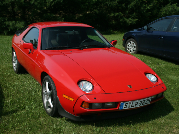 Porsche 928