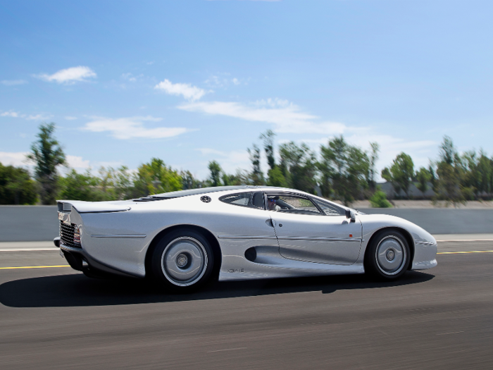 Jaguar XJ220