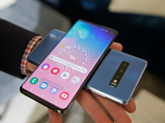 However, the S10 kills it when it comes to charging capabilities and battery life. The S10 has a larger 3400 mAh battery. It also supports reverse wireless charging, a feature featured on few previous phones. Basically, you can use a Galaxy S10 to wirelessly charge supported devices, including other phones.