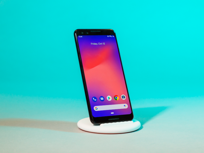 When it comes to charging, both smartphones allow for wireless charging. The Pixel 3 has a 2915 mAh battery.