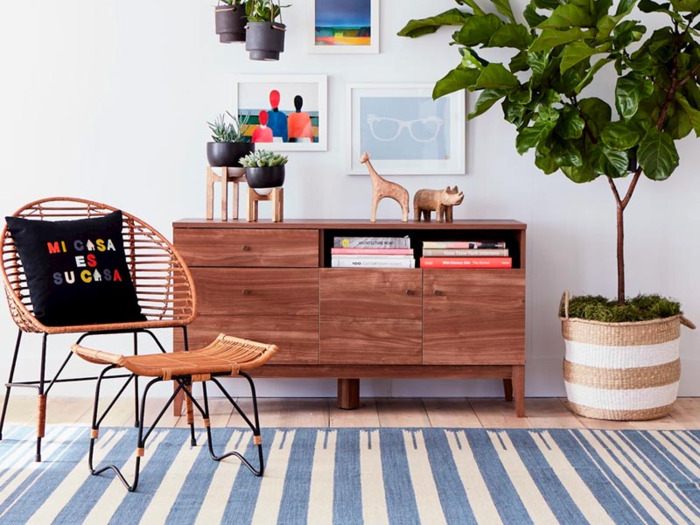 A rug with a cool stripe pattern