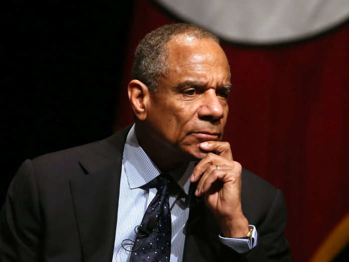 Kenneth Chenault makes a to-do list for the next day.