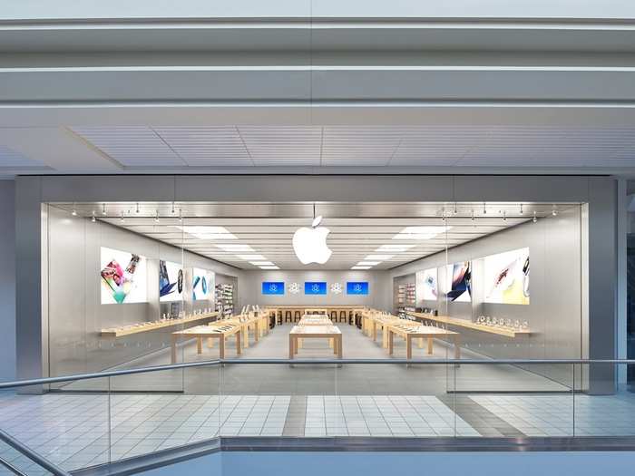 Apple Upper Canada Mall