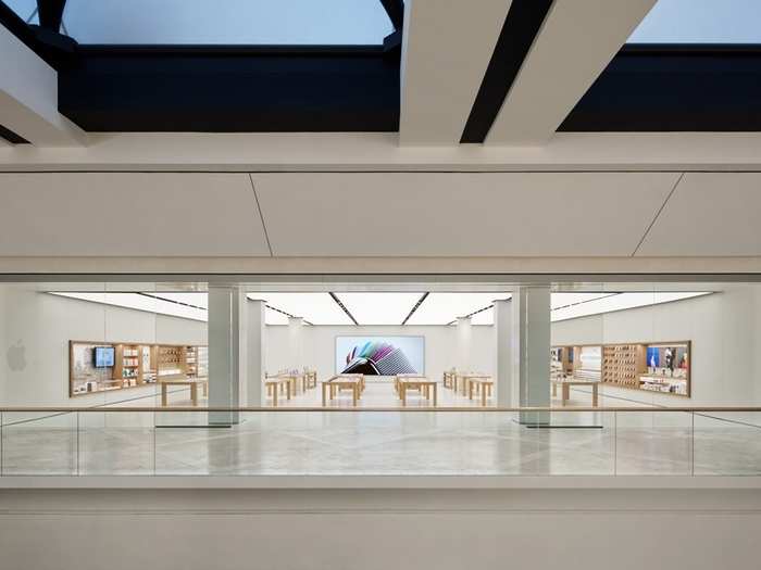 Apple Sherman Oaks