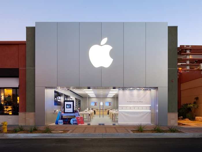 Apple El Paseo Village