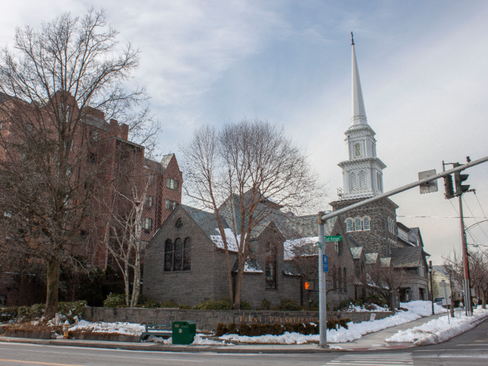 After my tour of the compact shopping center of Greenwich, I started walking up West Putnam Avenue.