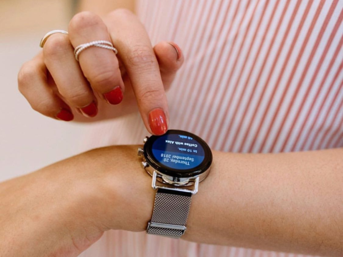 The best smartwatch for women with a minimalistic design
