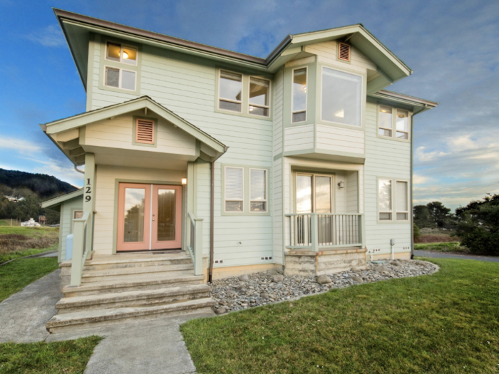 A California coastal complex in Shelter Cove for $465,000 overlooks the sea and is within walking distance of the beach.