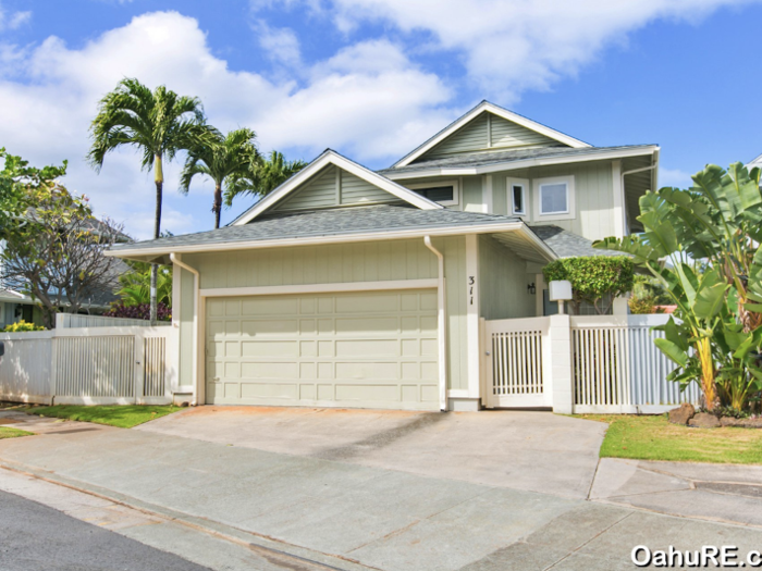 Situated on a 4,125-square-foot lot, this $967,000 Hawaiian home is in the Hawaii Kai neighborhood of O