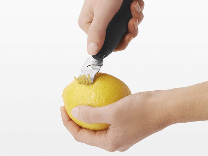 How to zest a lemon with a zester