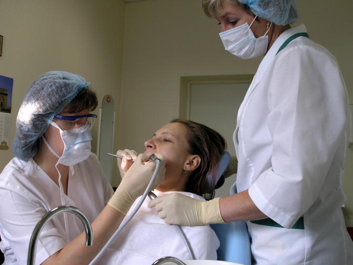 4. Oral and maxillofacial surgeons make an average annual salary of $251,090