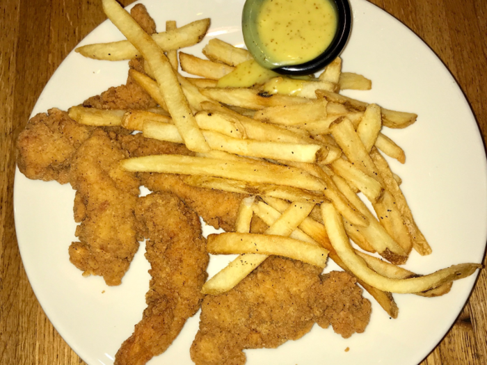 Entrée time! I was disappointed to receive a very sad-looking Chicken Tenders Platter from Applebee