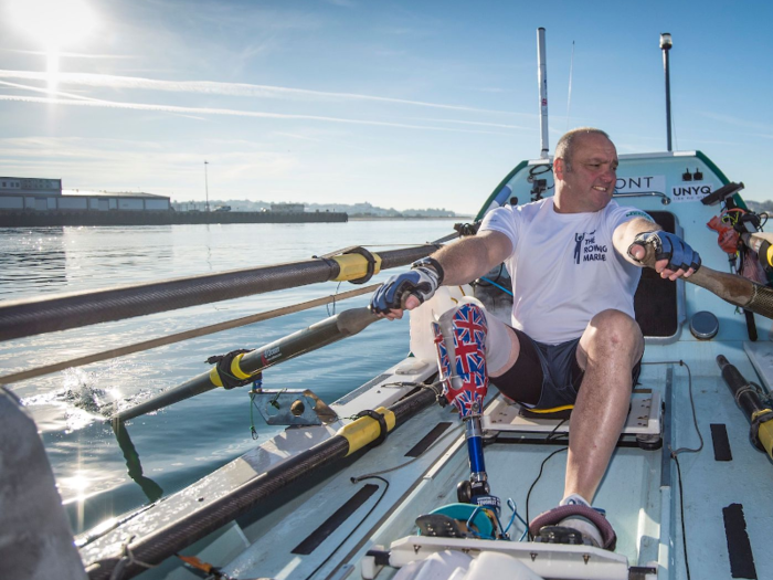 For his solo Atlantic crossing, Spencer rented an English fiberglass rowboat designed for a single passenger.