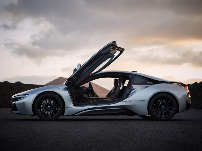 28. BMW i8