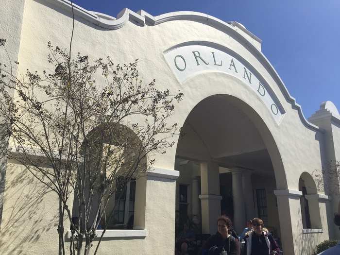 I was surprised to find that the Orlando Amtrak stop featured a rather pretty building in the Spanish Mission style. Maybe I