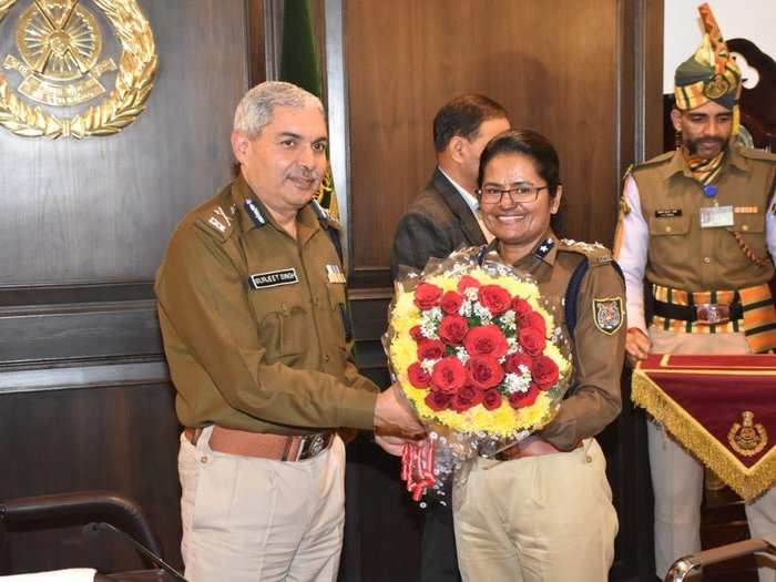 She was the first woman IPS officer to scale the Mount Everest in May 2016 but that wasn’t her first time. Kumar, who is a graduate from National Law College in Bengaluru attempted an expedition to Mount Everest in April 2015 when an earthquake hit Nepal.