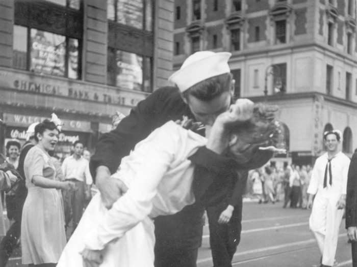 1945: A sailor and a woman