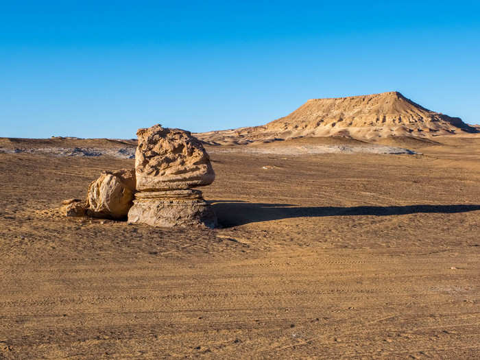 There are many interesting geologic formations to explore in the area around Bahariya, including cliffs of sedimentary rocks. Much of the area was once an ancient sea bed and there are many fossils to find in the surrounding area.