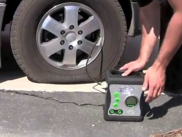 Electric tire inflator