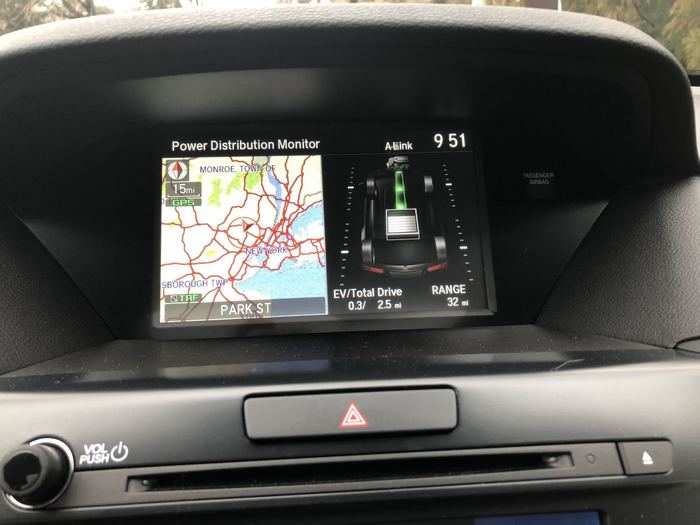 If you like, you can tweak the system to display how power is being routed through the hybrid drivetrain.