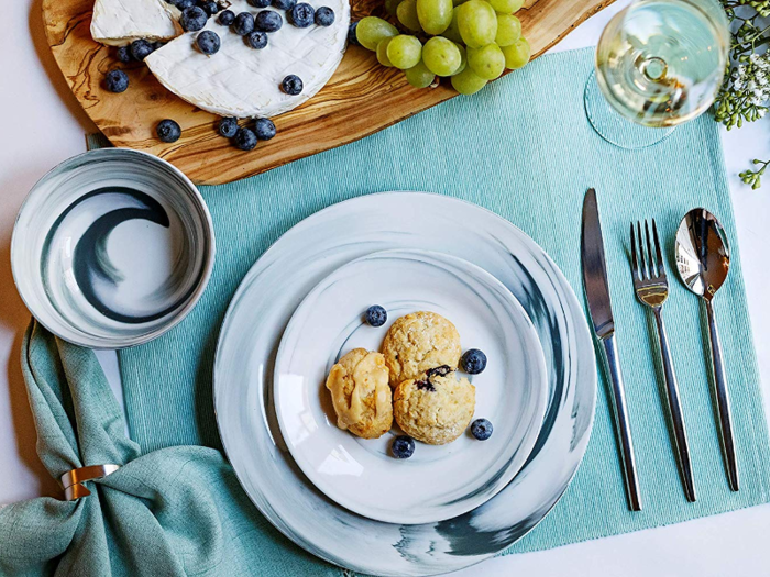 A dinnerware set