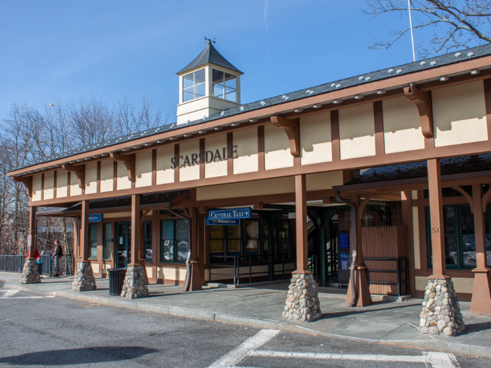 The charming little train station put me right in the center of town. Scarsdale, which is officially both a town and a village, has a population of about 18,000. It was recently ranked the richest town on the East Coast — and the second richest in the US — by Bloomberg.