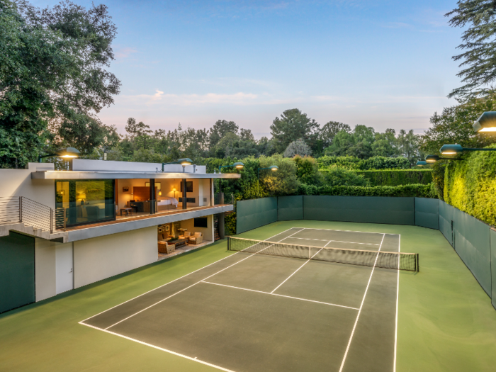 Brooks, the current owner, added a championship tennis court to the property after buying it from Aniston and Pitt.