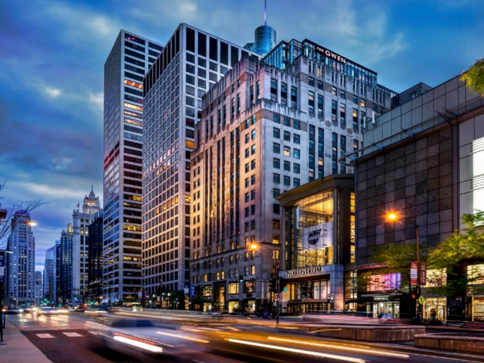 Connected to The Shops at North Bridge, the hotel is also less than a block from the Magnificent Mile, Michigan Avenue