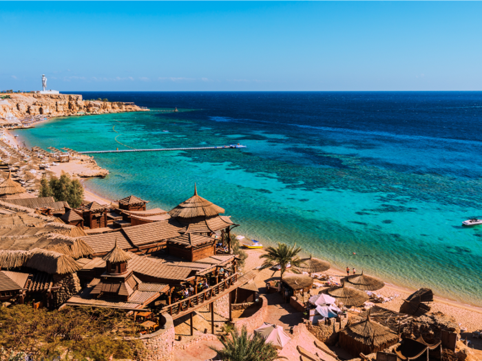 Not far from Cairo is the Red Sea. Original Travel arranges diving trips at the coast of Sharm el Sheikh or Hurghada to explore wrecks and reefs.