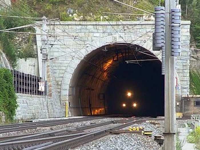 10. Taihang Tunnel