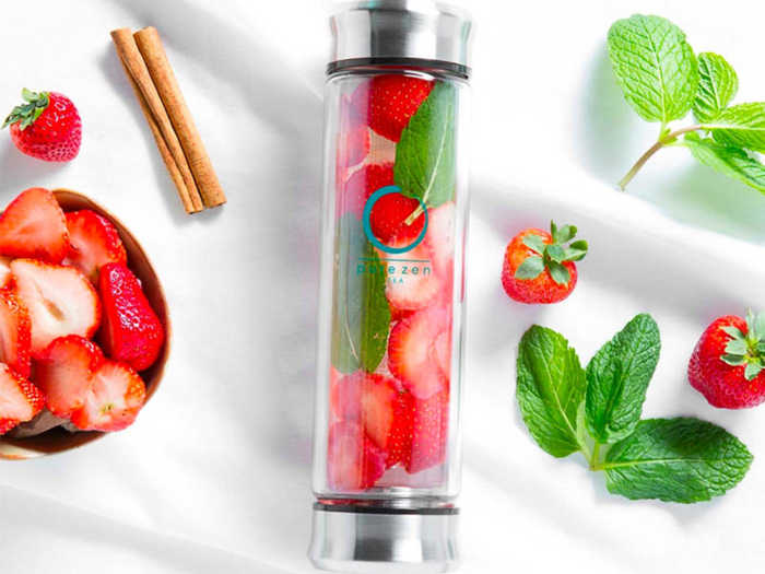 A sleek glass tumbler for tea and fruit waters