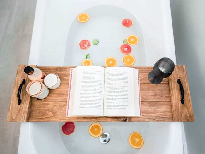 A convenient bathtub caddy