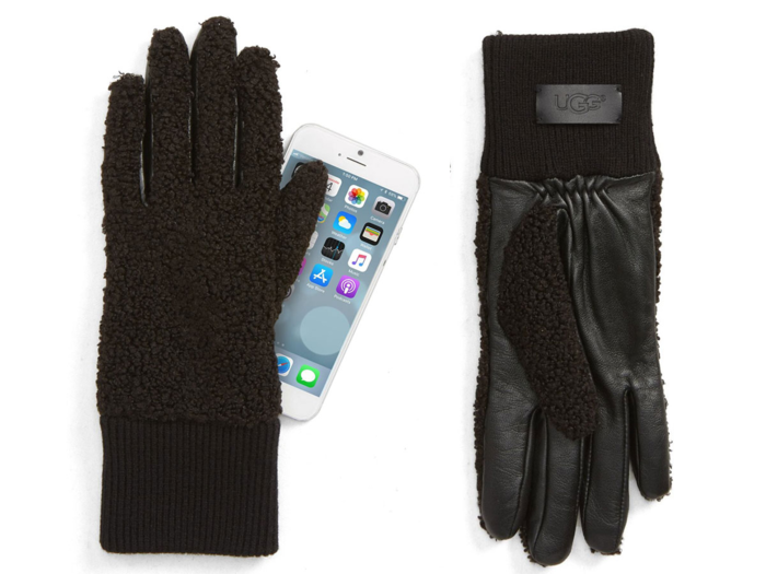 A pair of touchscreen gloves that are actually warm