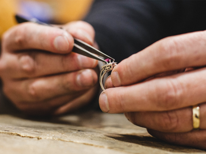 How to find your ring size with a professional jeweler