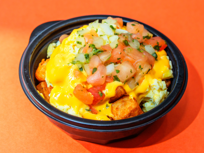 Vegetarians will love the Mini Skillet Bowl, an all-day breakfast option that is not AVA-certified. Made with potatoes, egg, cheese sauce, and pico de gallo, many people also choose to add jalapeño sauce, guacamole, and/or sour cream.