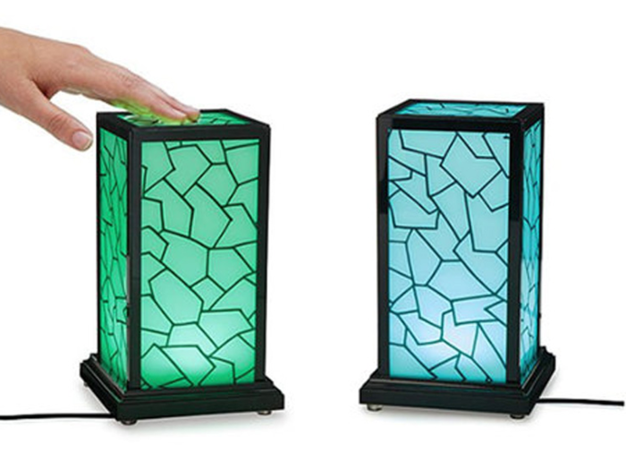 Long-distance twin lamps that light up when one of you touches it