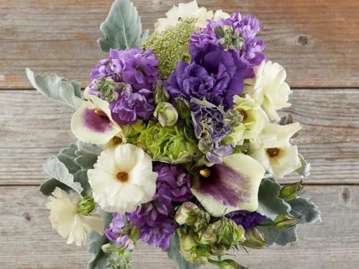  Lilies and lisianthus 