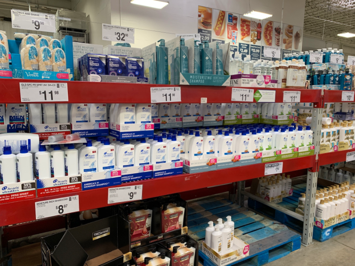 There was a selection of toiletries between the bakery and pharmacy departments. There were plenty of familiar brands, including Head & Shoulders, Pantene, Olay, and Tresemme.