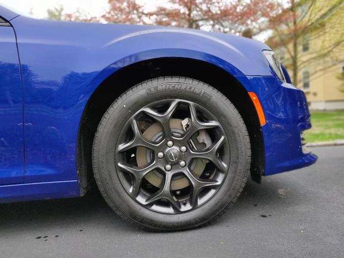 The wheels are finished in a dark-grey shade that contrasts with the lively Ocean Blue Metallic.