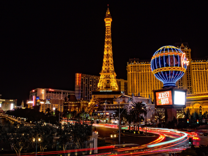 Holzhauer lives in Las Vegas with his daughter and wife Melissa, a tutor and linguistics expert.