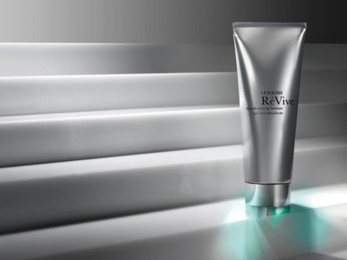 An exfoliating treatment for radiant, smooth skin