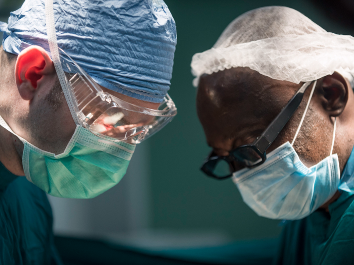 Surgeons make an average of $211,640 a year