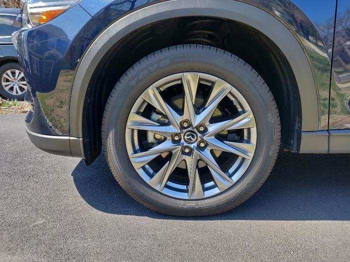 Our tester came with these attractive 19-inch wheels.