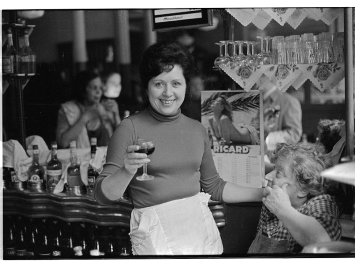 While California still had a law barring women from pouring alcohol in 1971, the mid-1970s saw an increase in the number of women behind the bar.