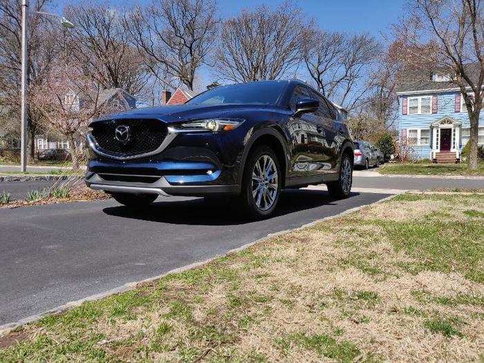 2. Sleek styling: The crossover retains its striking and stylish looks, punctuated by the large Mazda corporate front grille and angular headlights.