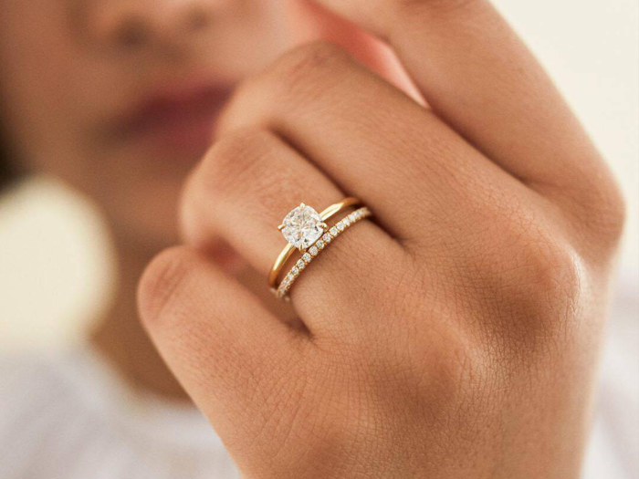 To preview your perfect ring: Vrai & Oro