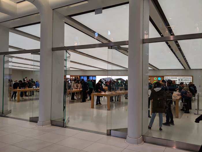 Entering an Apple store is a completely directionless experience that puts the onus on customers in a bizarre way.